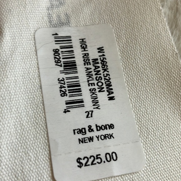 Dark wash jeans they are skinny they’re stretchy they’re soft so comfortable to - Picture 5 of 8